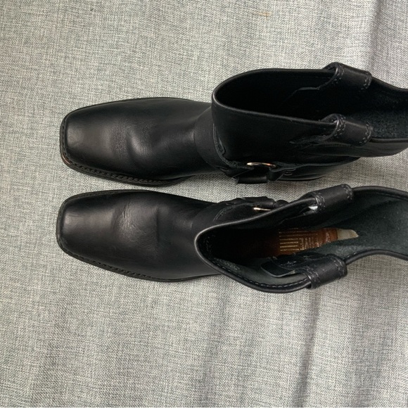 Frye 8r Harness boot in black. Size 9.5 Women’s Boot size - Picture 6 of 12